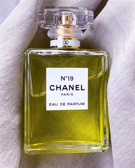 nuovo profumo chanel 2020|Chanel No 19 Eau de Parfum di Chanel da donna .